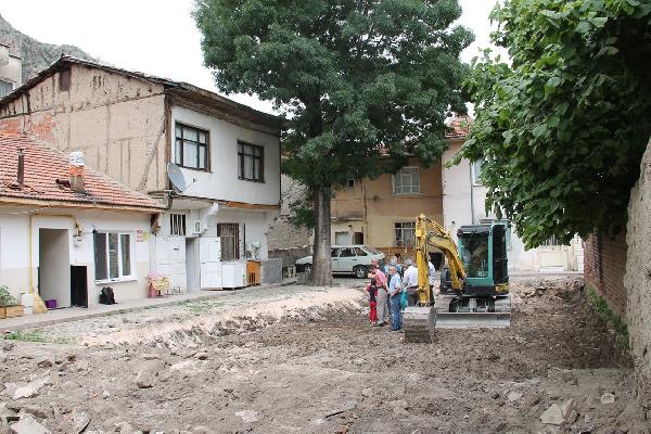 Vakıf arazisinin kiralanmasına mahalle halkından tepki
