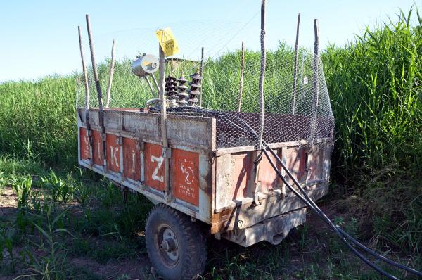 Bismil'de traktör üzerinde kaçak mobil trafo ele geçirildi
