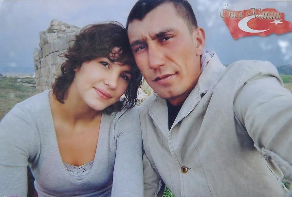 Osmaniye'ye gelen Hollandalı Bernadette şehit nişanlısının mezarını ziyaret etti
