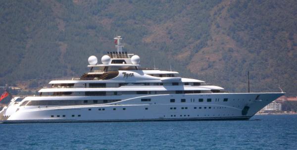 Şeyh Mansour'un mega lüks yatı Marmaris'te