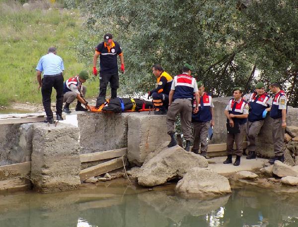 Lise öğrencisi balık tutmak isterken nehirde boğuldu