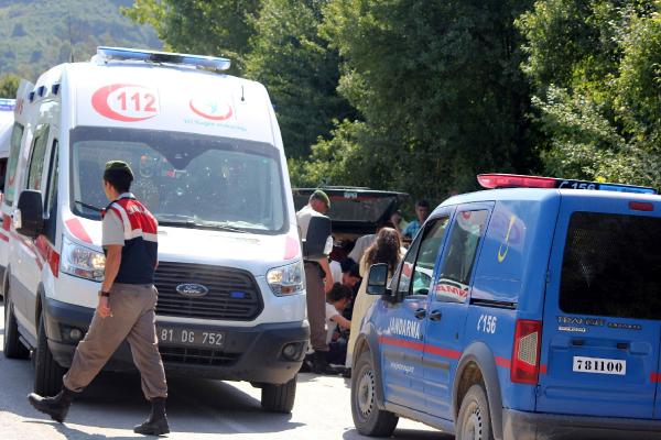 2 otomobil çarpıştı: 1 ölü, 4 yaralı