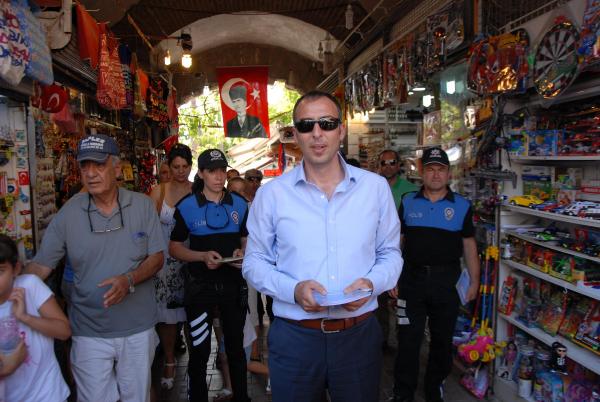 Kuşadası'nda hanutçuluk yapan yandı