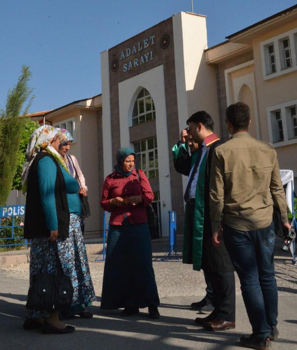 Ermenek maden faicası duruşmasında madenci aileleri, tutuklu sanıklara saldırmak istedi(4)