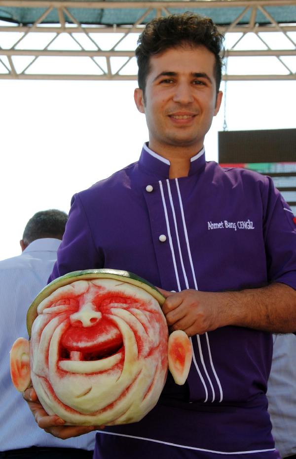 Karpuzlar festivalde yarıştı