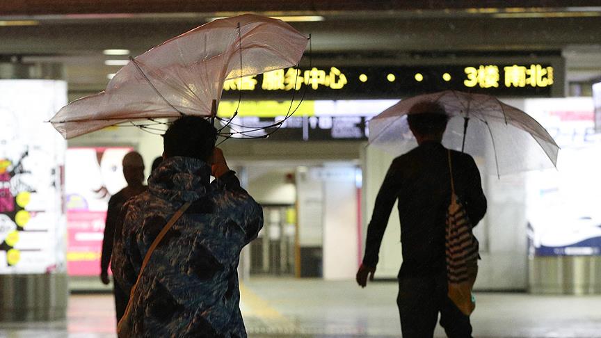Japonya'da tayfun hayatı felç etti