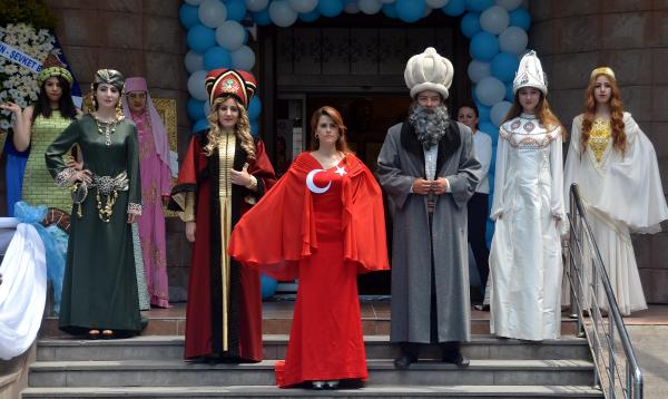 Kayseri'de tarih kokan defile
