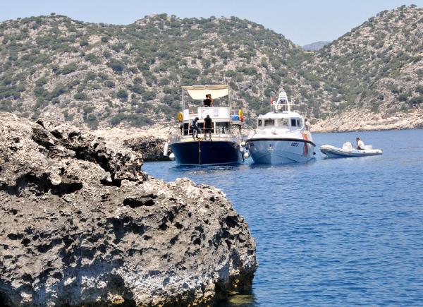 Demre'de kaybolan dalgıç aranıyor (2)