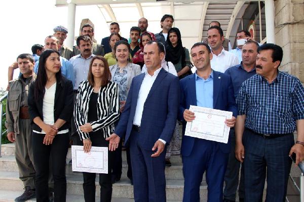 HDP Şırnak milletvekilleri mazbatalarını aldı