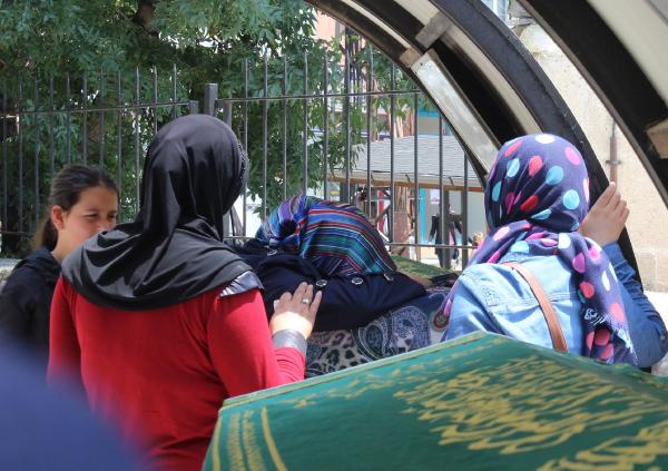 112 çalışanı kazada ölen kızını gözyaşları ile uğurladı