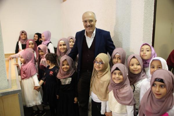 Başkan Kafaoğlu Almanya’da aşure dağıttı