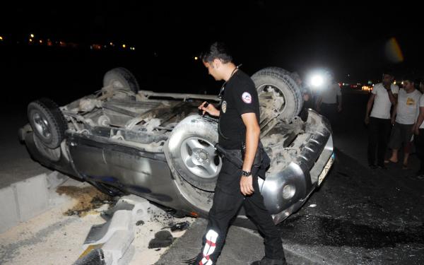 Gaziantep'te kamyonet devrildi: 3 yaralı