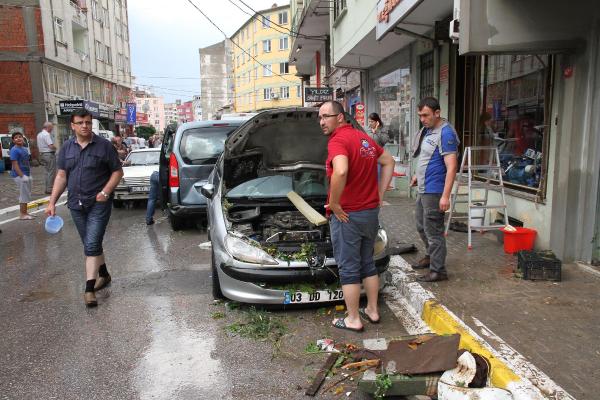 Balıkesir yağmura teslim oldu, onlarca ev ve işyerini su bastı