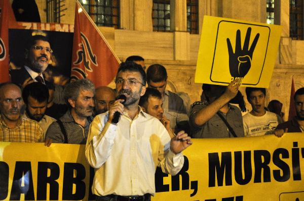 Mursi'ye verilen idam cezasının onanması Fatih'te protesto edildi