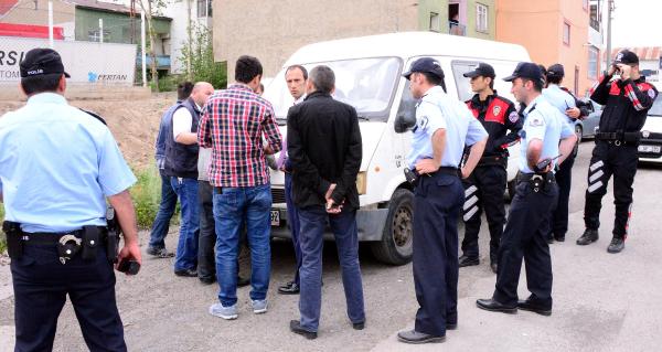 Parasını aldıkları kadını sürükleyen kapkaççılar yakalandı