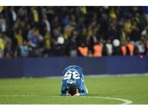 Fenerbahçe tribünlerinde Yanal sesleri
