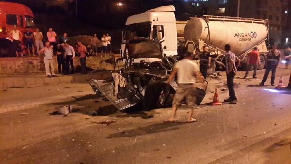 Aliağa'da kavşakta kaza: 4 yaralı