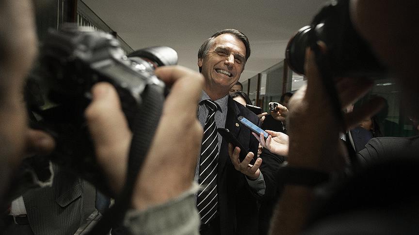 Bolsonaro: "Bir milletin kaderi komedyene bırakıldı"