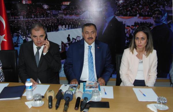 Bakan Eroğlu: Yüzde 25 oyla bayram yapıyorlar