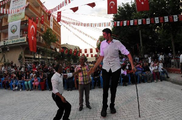 Mardin'de Kiraz Festivali coşkusu