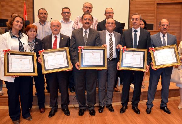 Kayseri'de Ak Parti milletvekilleri mazbata aldı