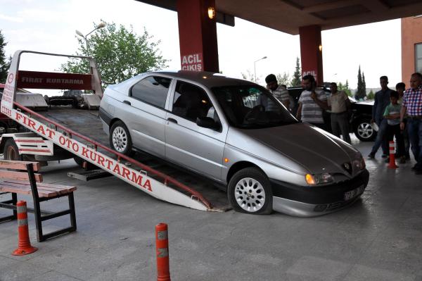 Cizre'de uzman çavuşun otomobiline ateş açıldı: 2 yaralı
