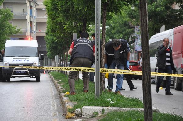 Cadde üzerinde silahlı kavga: 1 yaralı