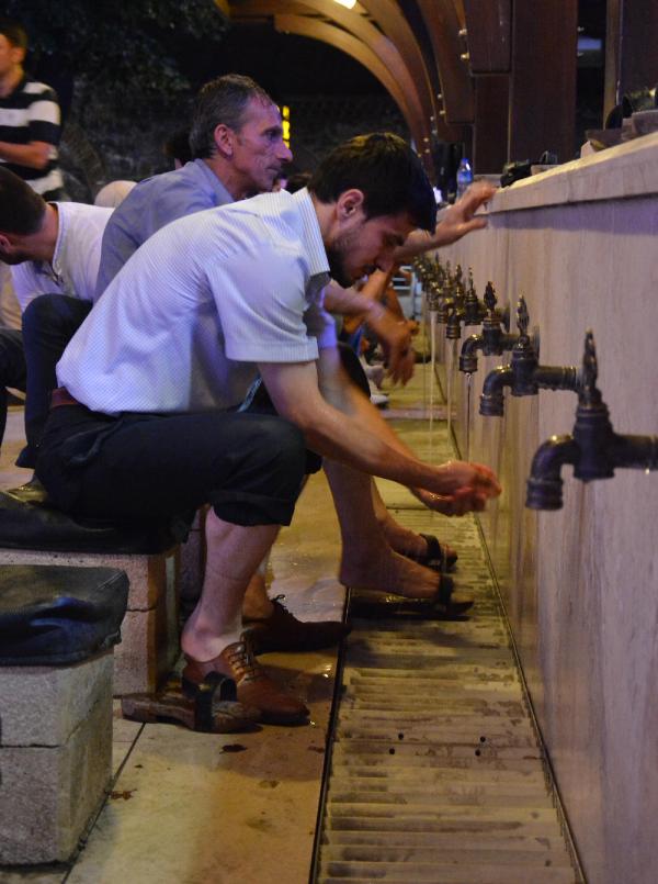 Bursa'da açık havada teravih