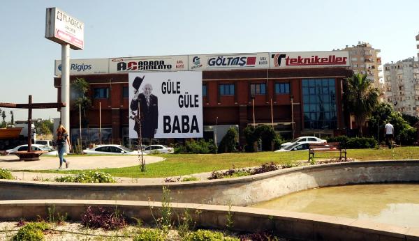 Demirel'e afişli veda