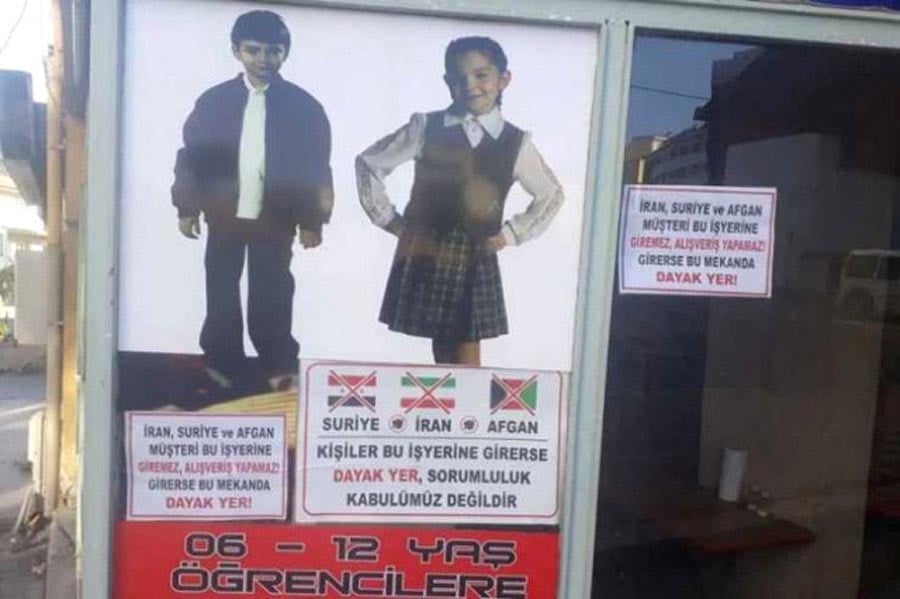 Irkçı afişi asan esnaf serbest