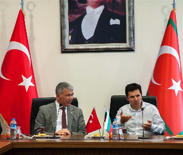 Bulgaristan, sınırdaki tel örgüyü uzatıyor