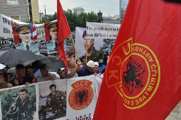 Kosova’da Savaş Suçları Mahkemesi kurulmasına karşı protesto