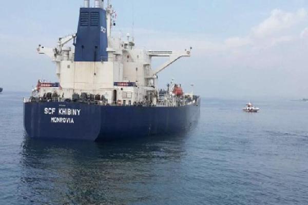 Petrol tankeri Ahırkapı açıklarında karaya oturdu (1)