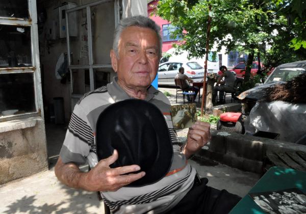 Demirel'in şapkasını 29 yıldır saklıyor