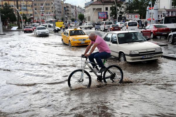 Tokat'ta sağanak yağış etkili oldu