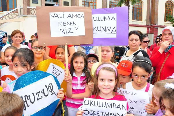 Öğrenci ve velilerinden 'Okuluma dokunma' eylemi