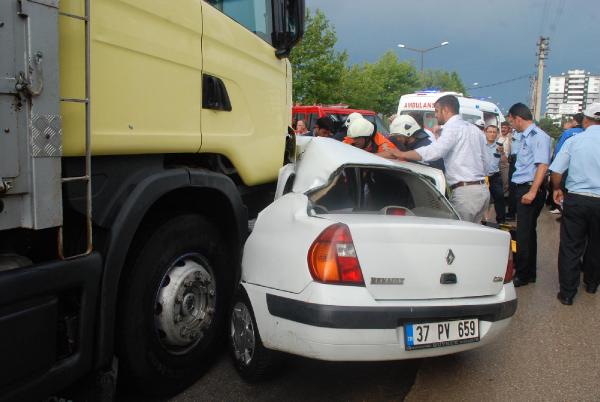Kastamonu'da kamyon otomobile çarptı: 1 ölü