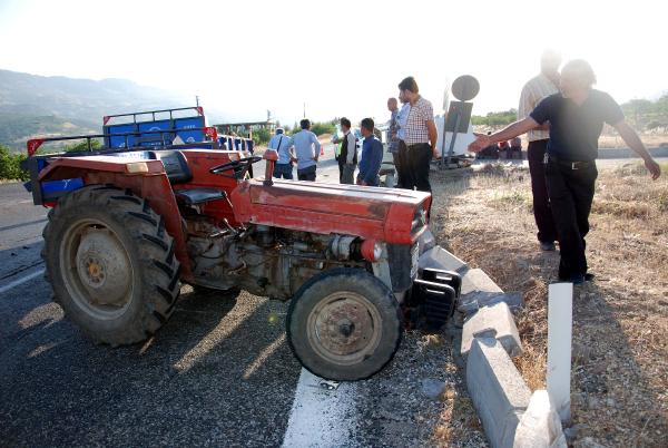 Adıyaman'da traktör ile otomobil çarpıştı: 7 yaralı