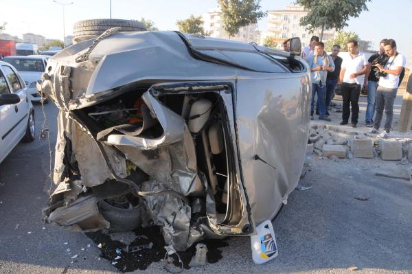 Gaziantep'te minibüs ile otomobil çarpıştı: 6 yaralı