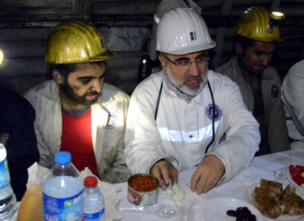 Bakan Yıldız, ilk iftarı maden ocağında işçilerle yaptı (2)
