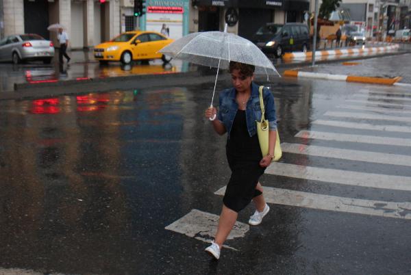 İstanbul'da yağmur etkili oluyor