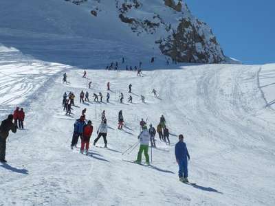 Hakkari'de kayakçılar il birinciliği için yarıştı