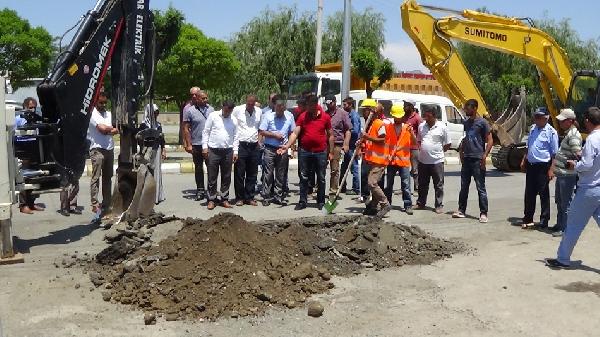 Iğdır'da doğalgaz için kazma vuruldu