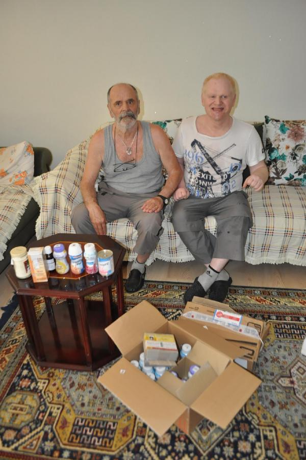 Kanserden ölen eşinin ilaçlarını vermek istiyor