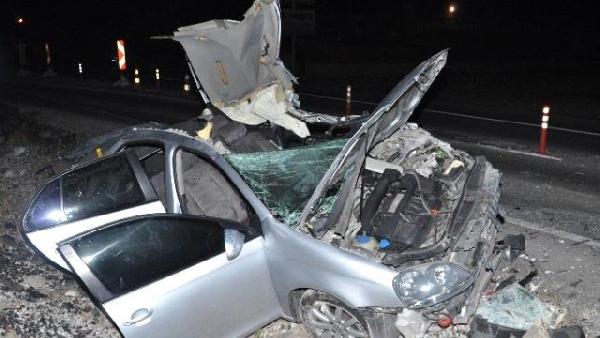 Tezkere alan arkadaşlarını almaya giderken kaza yaptılar: 1 ölü, 3 yaralı
