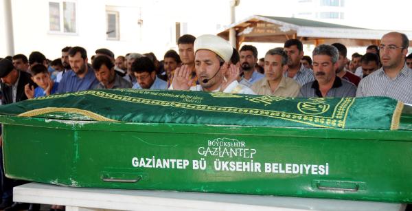 Otomobilinde intihar eden işadamı defnedildi