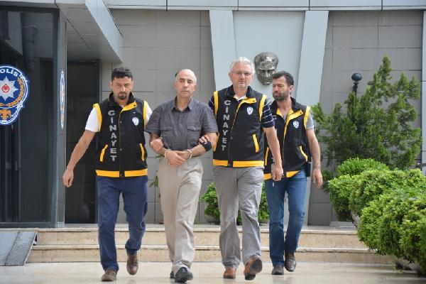 Birlikte olduğu kadın ve annesini öldüren polis memuru 'susma' hakkını kullandı