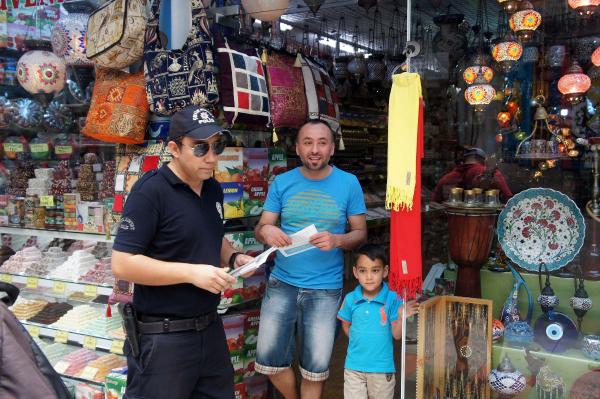 Marmaris'te hanutçuluğa karşı broşürlü uyarı