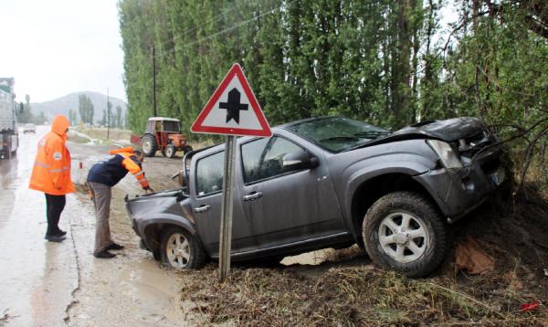 Burdur'da zincirleme kaza: 4 yaralı