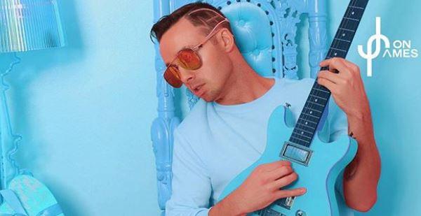 Klip çekiminde uçaktan düşen rapçi öldü